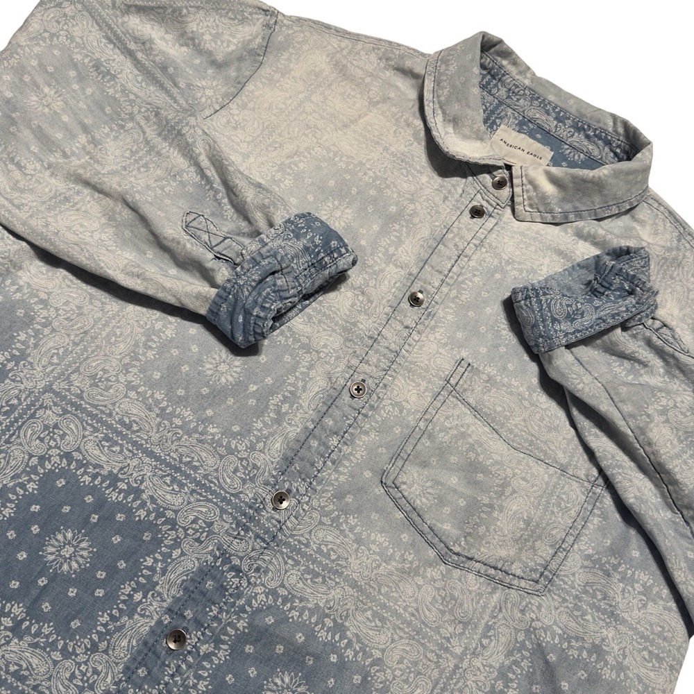American Eagle Top Adult Blue Paisley Long‎ Sleeve Button Down Women's Medium